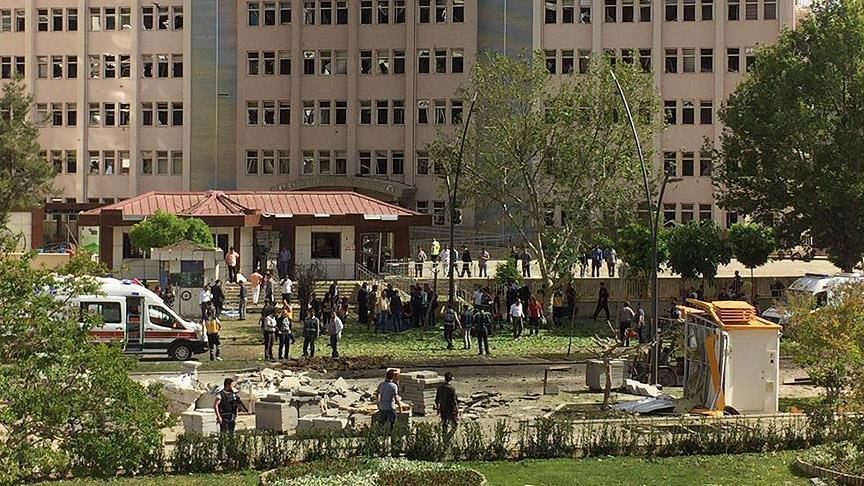 مقتل شرطي وإصابة 22 آخرين في هجوم بسيارة مفخخة في غازي عنتاب بتركيا