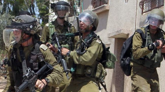 Israeli forces Kidnap Four Palestinians In Hebron; Confiscate Laptop, Mobile Phone And Two Cars