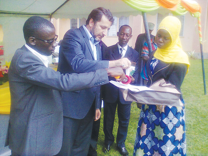 Iran donates digital Quran copies to Ugandan students 