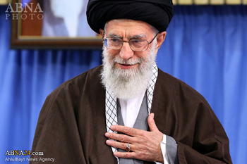 رہبر معظم نے حجت الاسلام گلپائگانی اور شہید بابائی کی ہمسر کی عیادت کی+ تصویر