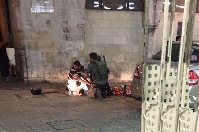 Israeli man lightly injured in suspected stab attack in Al-Quds old city