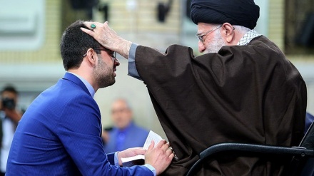 Das geehrte Revolutionsoberhaupt empfing Lehrer aus allen iranischen Landesteilen