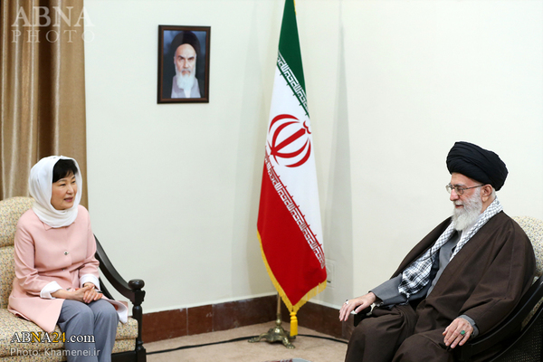  Fotos: Der Revolutionsführer Ayatollah Khamenei beim Empfang der südkoreanischen Präsidentin