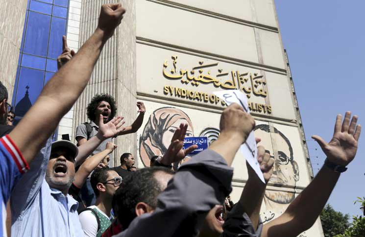 نقابة الصحافيين المصرية تدعو الى الاحتشاد للرد على اقتحام الشرطة لمقرها