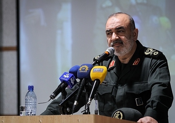 ايران لن تسمح بعبور سفن من مضيق هرمز تهدد امنها