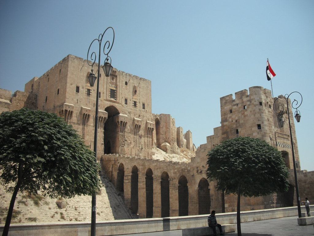مسلحون يخرقون الهدنة في حلب ويقصفونها بقذائف الهاون