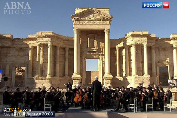  Russia's maestro conducts concert in Palmyra ruins / Pics