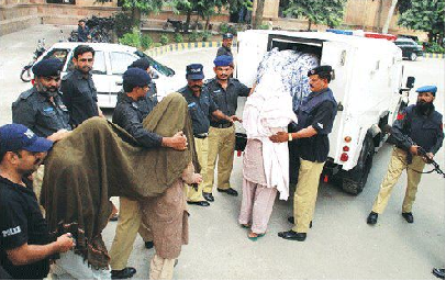 کراچی میں حساس اداروں اور پولیس کی کاروائیوں میں 39 خطرناک دہشتگرد گرفتار