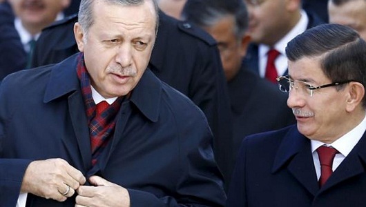 Davutoğlu'nu partiden kovmuşlar: Beğenmeyen çeker gider