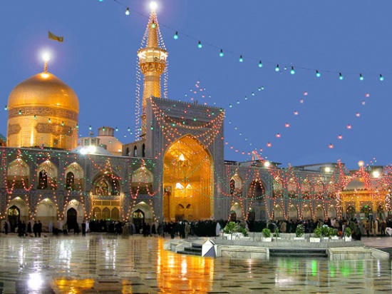 مسيحيون يعلنون تشرفهم بالاسلام في ضريح الامام الرضا (ع)