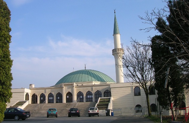 Islamophobia in Austria:  Mosque assaulted with pig heads, blood 