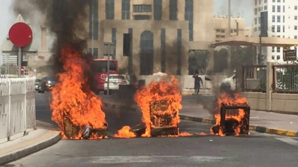 أعمدة الدخان ترتفع في محيط المنطقة الدبلوماسية في المنامة