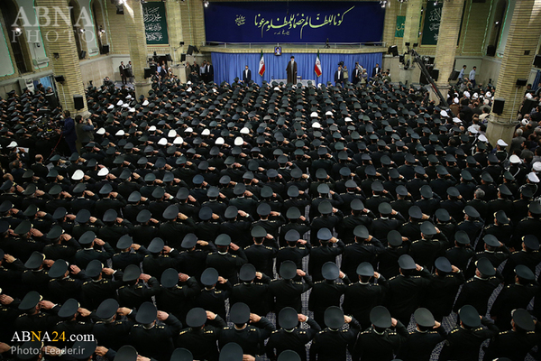  Fotos: Der Revolutionsführer beim Empfang der Chefs der iranischen Polizei