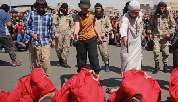  ISIS assassinate five Iraqi security forces in Mosul, forcing civilians to participate in the execution