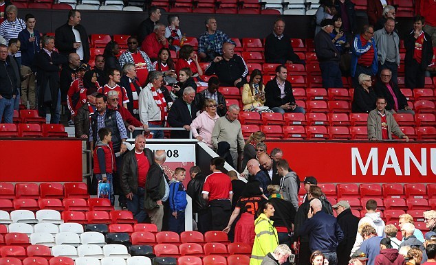 Manchester Stadium Evacuated Over 'Code Red' Alert / Pics