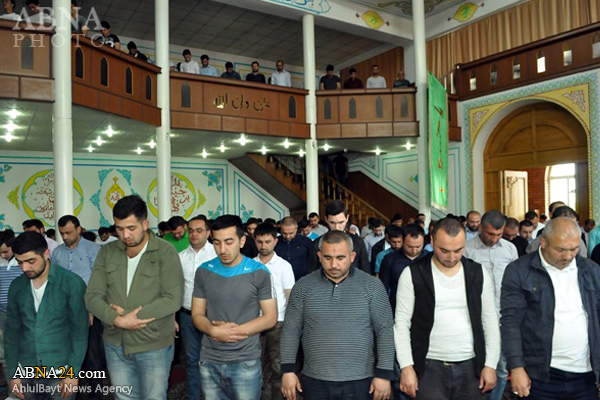 تقرير مصور/ صلاة موحدة بين السنة والشيعة في مسجد أهل البيت (ع) في جورجيا 