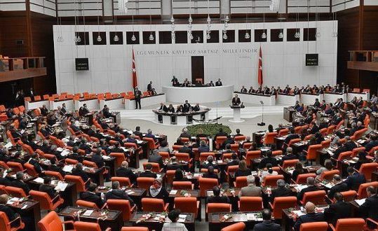 البرلمان التركي يستهدف النواب المؤيدين للاكراد ويبحث في رفع الحصانة عنهم