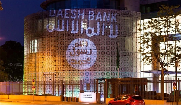 Activistas Proyectan con Luces la Frase “Banco del Daesh” Sobre la Embajada Saudí en Berlín 