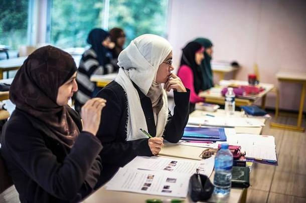 UK Government Introduces Halal Loans for Muslim Students
