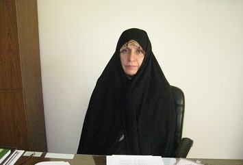 ایک عورت قرآنی تعلیمات پر عمل کرتے ہوئے خاندان اور معاشرے کو کمال کی منزل تک پہنچاتی ہے