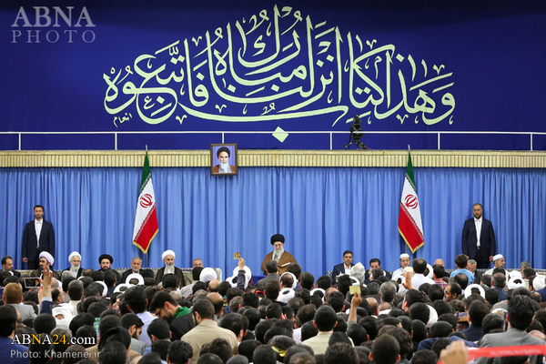 Fotos: Ayatollah Khamenei beim Empfang der Teilnehmenden an des internationalen Koranwettbewerbs