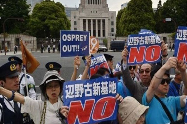 沖縄の殺人事件によりアメリカ軍に対する抗議集会が実施