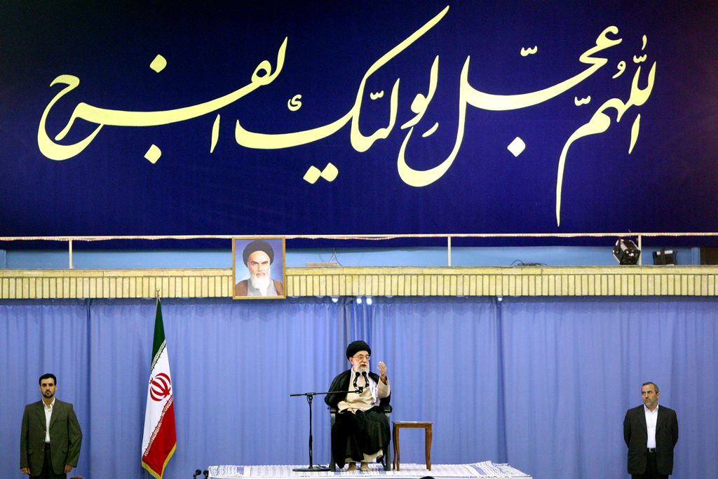 انتظار کا صحیح مفہوم، امام خامنہ ای کی نگاہ میں
