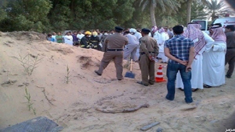 صحيفة سعودية تكشف عن حادثة دفن مريعة لـ 5 هنود أحياء بالقطيف
