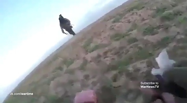 Video: ISIS terrorist fleeing from Hashd al Shabi & Iraq forces, Shot in the neck by sniper in Fallujah