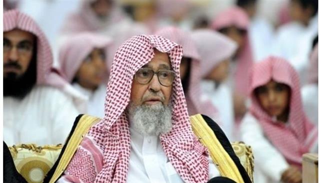 Senior Saudi Wahhabi cleric prohibits taking selfies with cats!