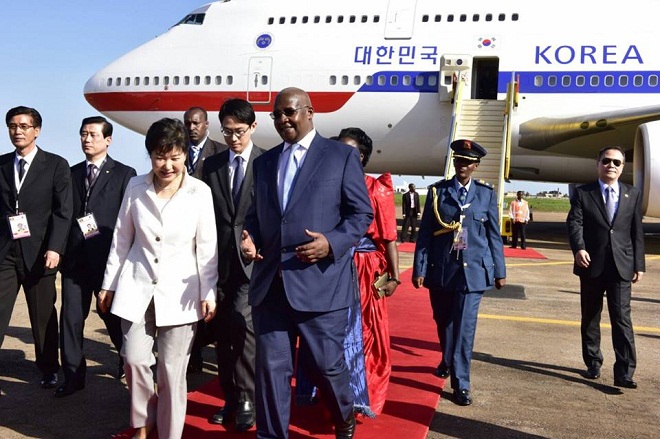  Rais wa Korea Kusini afanya ziara Uganda
