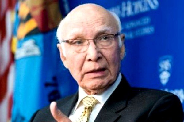 پاکستان میں افغان سفیر کی سرتاج عزیز سے ملاقات