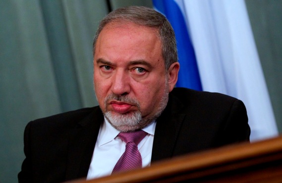Israeli cabinet votes in Avigdor Lieberman as new war minister