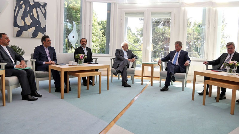 وزیرخارجہ نے سبھی سرمایہ کاروں کو ایران میں سرمایہ کاری کرنے کی دعوت دی
