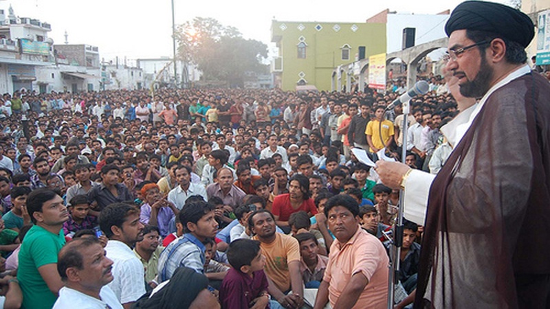 इमामबाड़ों पिकनिक स्पॉट नहीं इबादत की जगह हैं। 