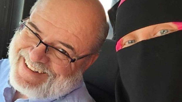 Ottawa Muslim student who dons Islamic face-veil hails hero driver