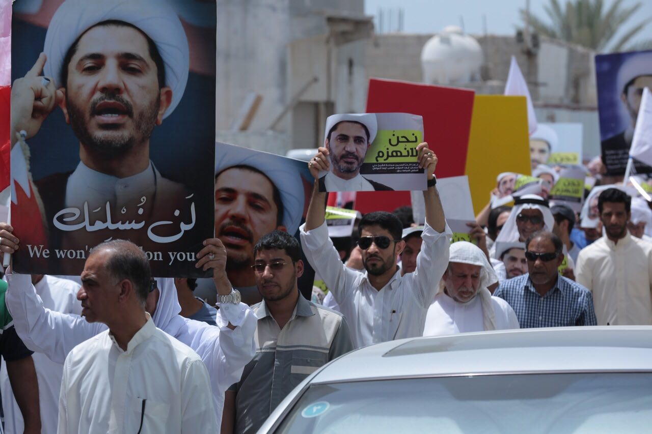 تظاهرات شعبية بعد صلاة الجمعة بالدراز تهتف ضد الملك