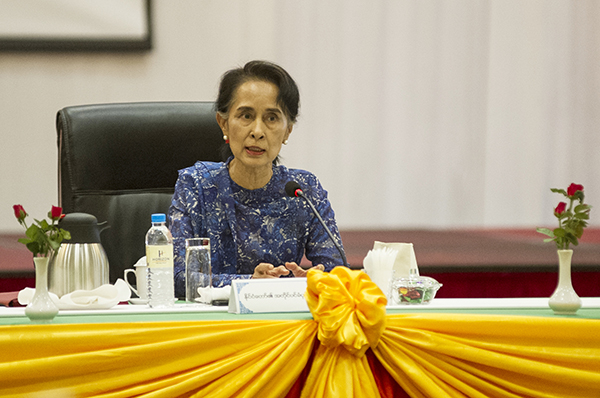 ေဒၚေအာင္ဆန္းစုၾကည္ႏွင့္ ကခ်င္၊ ကယားကိုယ္စားလွယ္မ်ား ၿငိမ္းခ်မ္းေရးကိစၥေဆြးေႏြး
