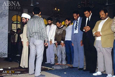 Foto: Muhammad Ali hinter den Chefs der Hisbollah