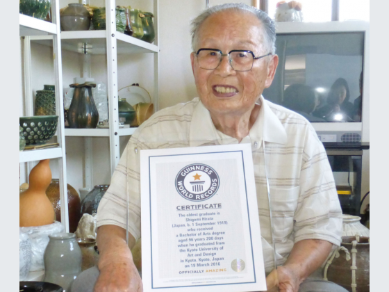 ၉၆ ႏွစ္အရြယ္ ဂ်ပန္အဘုိးအို ကမၻာ့အသက္အႀကီးဆံုး ဘြဲ႔ရေက်ာင္းသား ျဖစ္လာ