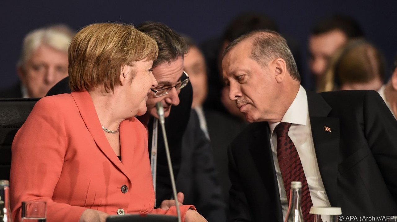 Erdogan kritisiert Merkel und deutsche Parlamentarier 