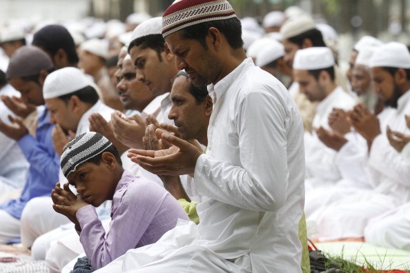 بلدة فرنسية تطالب مسلميها بالصوم "دون ضجيج" وتمنع النقاب !!