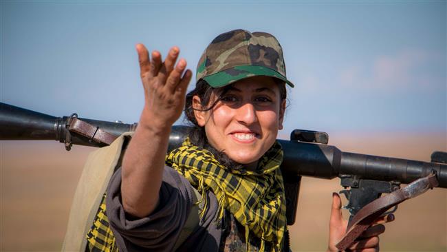 Des "combattantes" yézidies à Sinjar ?