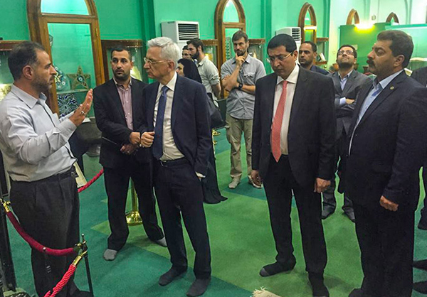 السفير الفرنسي بالعراق: إنه لشرف كبير لي أن ازور العتبة الحسينية المقدسة ومتحفها (صور)
