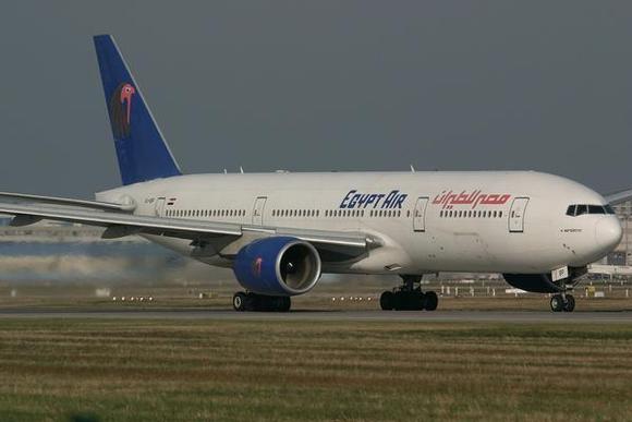 طائرة مصرية تهبط في أوزبكستان بسبب بلاغ بوجود قنبلة