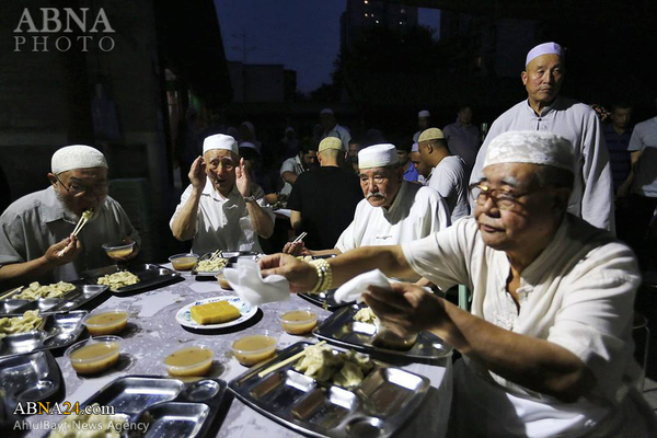 Fotos: Iftar-Mahlzeit der chinesischen Muslime
