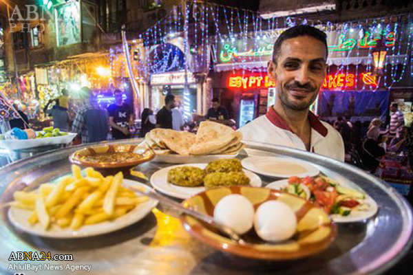 تصویری رپورٹ: مصر میں مسجد راس الحسین (ع) میں افطار کا اہتمام