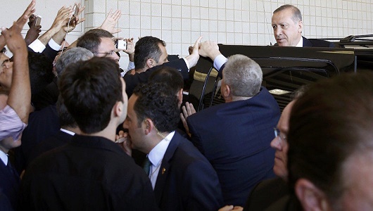 Muhammed Ali son yumruğu Erdoğan'a attı