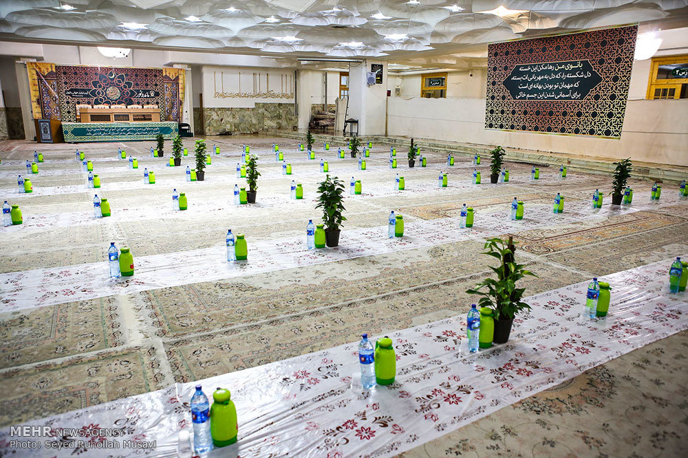 تصویری رپورٹ: حضرت معصومہ (س)کے حرم میں افطاری کا اہتمام