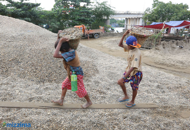  ျမန္မာကေလးငယ္မ်ားအား အကာအကြယ္ေပးေရးႏွင့္ ပညာသင္ၾကားေရးအတြက္ ယူနီဆက္ဖ္ တုိက္တြန္း